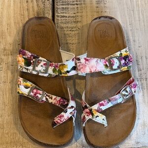 Time and Tru Floral Buckle Slide Sandals in White and Pink